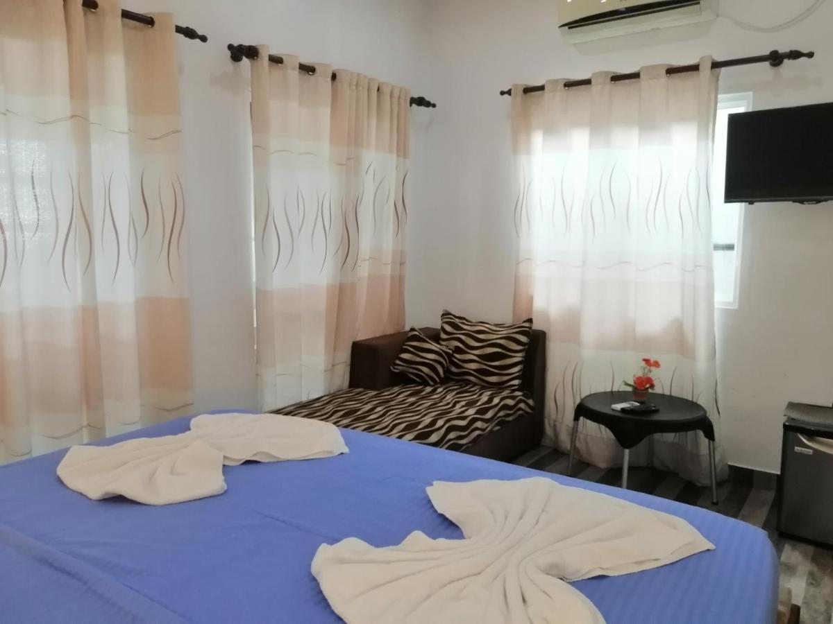 Le Petit Hotel & Restaurant Νεγκόμπο Εξωτερικό φωτογραφία